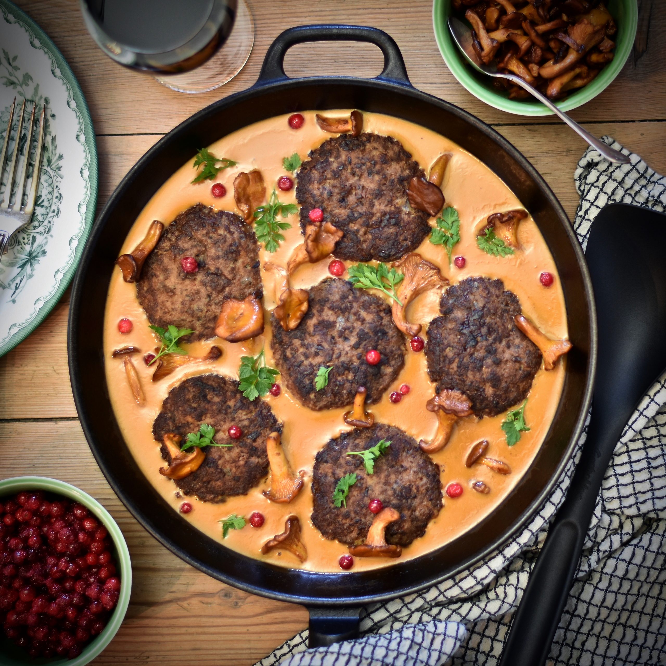 Viltfärsbiffar med mesesås