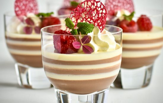 Choklad-pannacotta i flera lager
