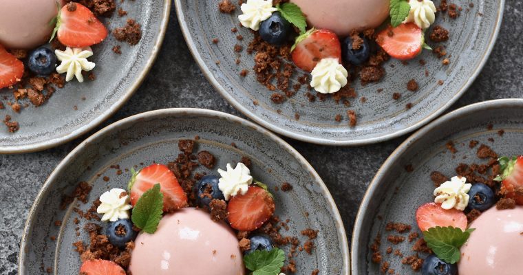 Rabarberpannacotta med rostad vit choklad